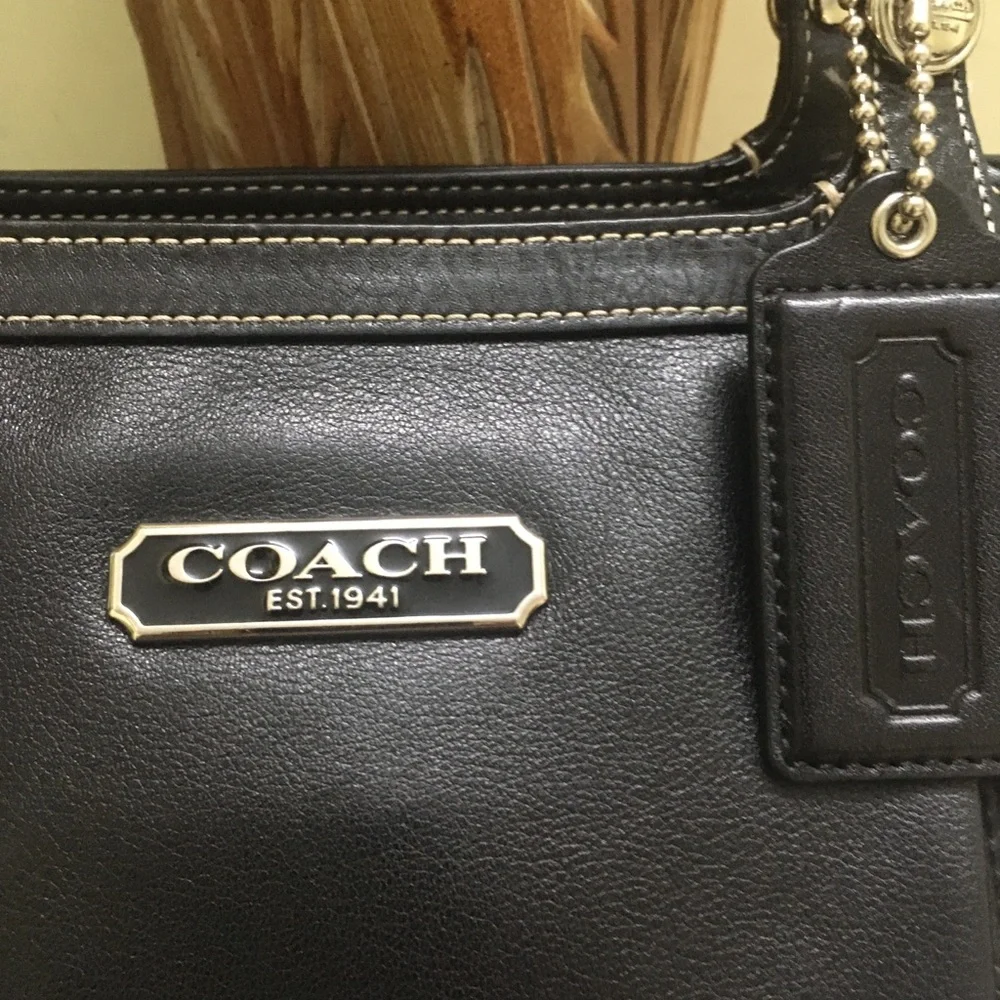 Authentic Coach Hamptons Laguna Large Black Leather Tote - Picture 3 of 14
